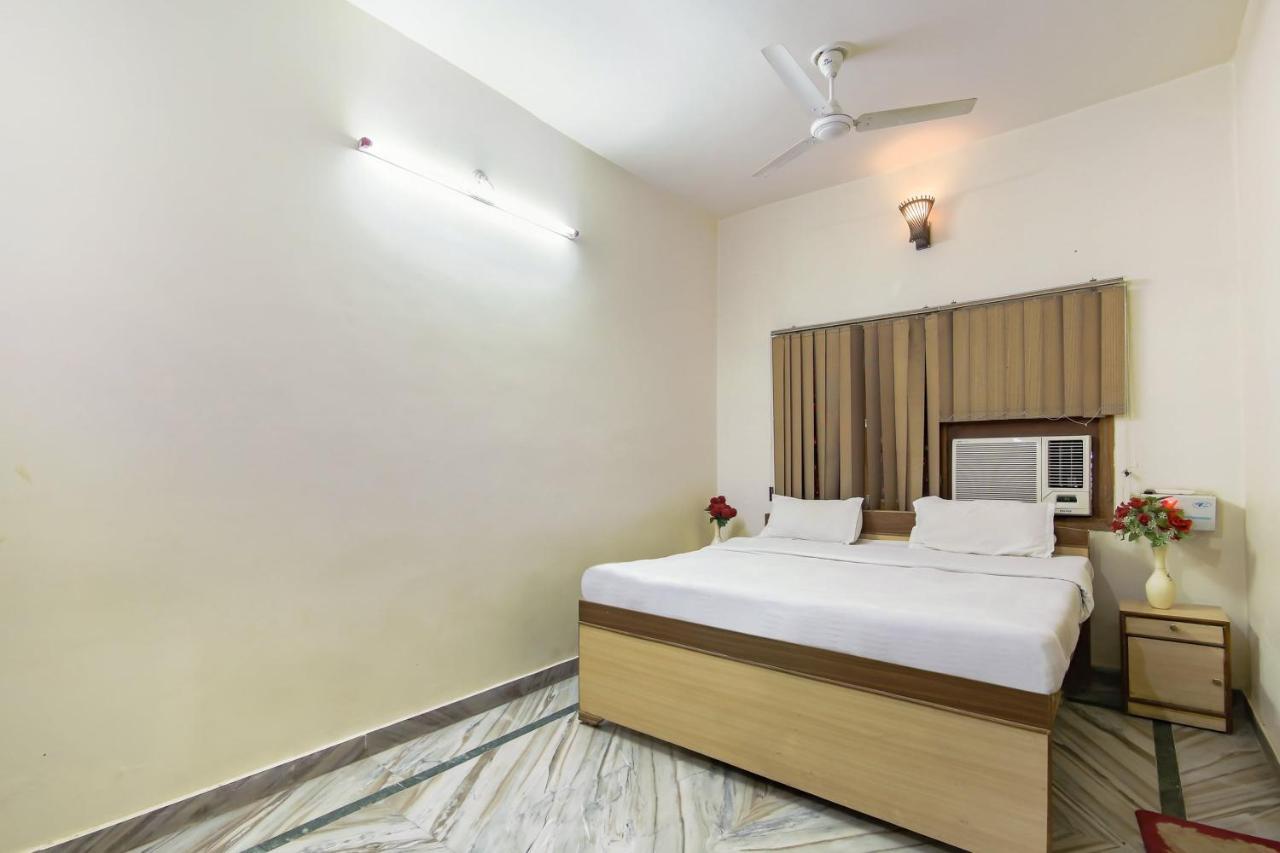 Capital O 81098 Hotel Royal Panjab Bijnaur Bagian luar foto