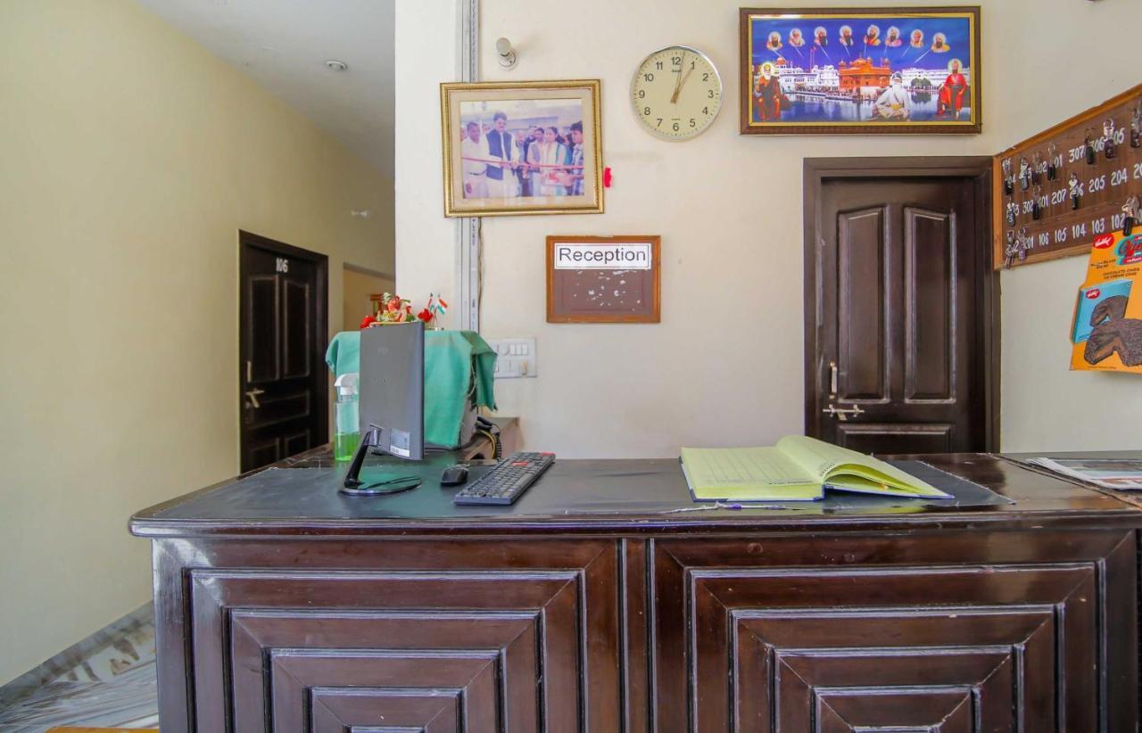 Capital O 81098 Hotel Royal Panjab Bijnaur Bagian luar foto