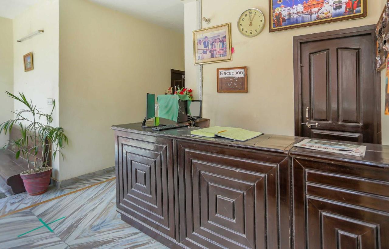 Capital O 81098 Hotel Royal Panjab Bijnaur Bagian luar foto