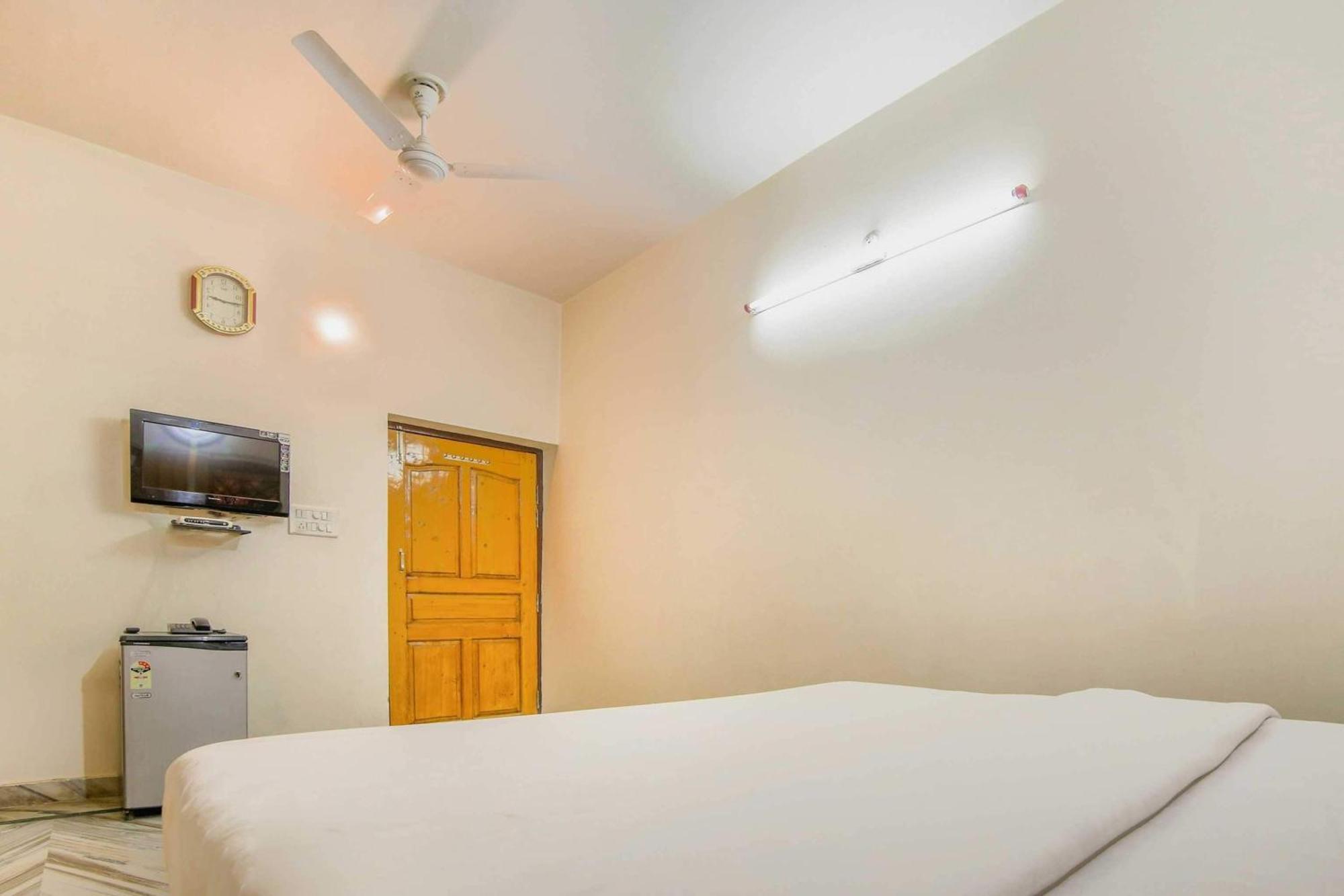 Capital O 81098 Hotel Royal Panjab Bijnaur Bagian luar foto
