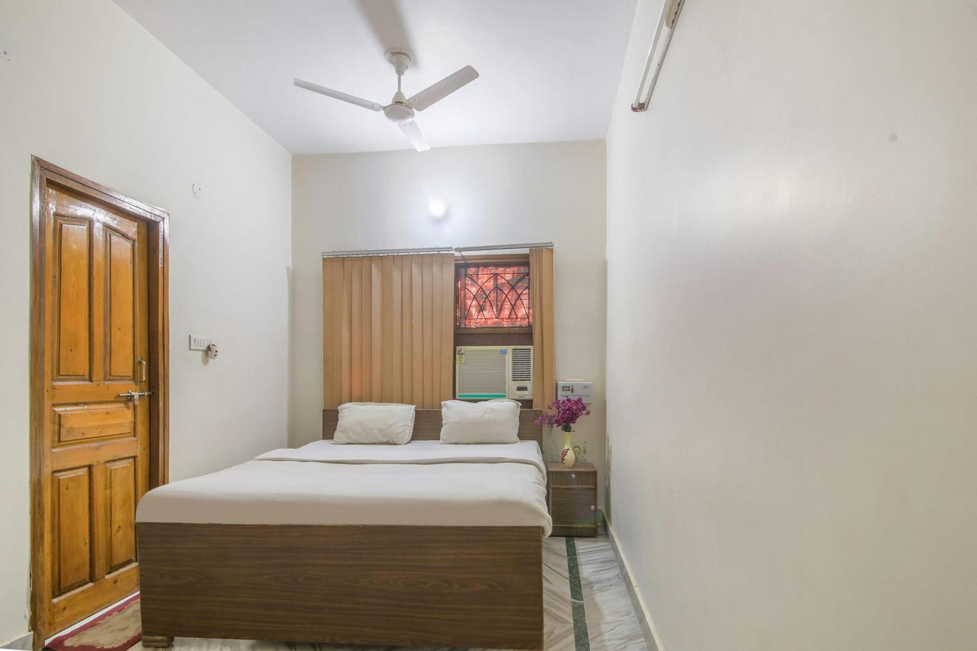 Capital O 81098 Hotel Royal Panjab Bijnaur Bagian luar foto