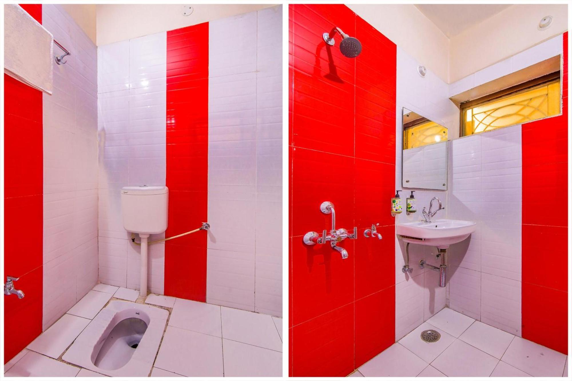 Capital O 81098 Hotel Royal Panjab Bijnaur Bagian luar foto