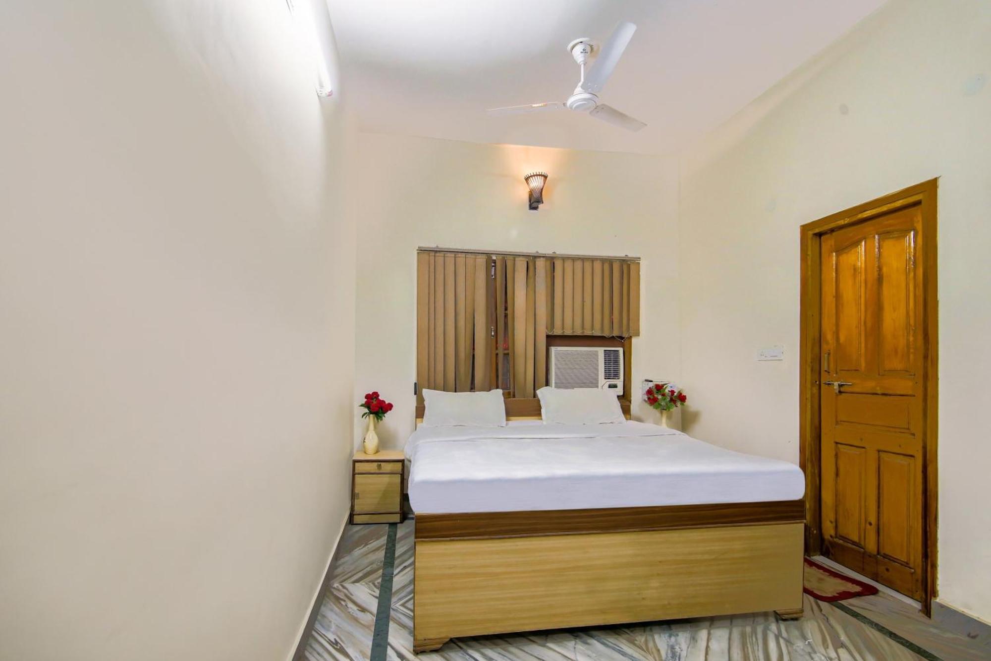 Capital O 81098 Hotel Royal Panjab Bijnaur Bagian luar foto