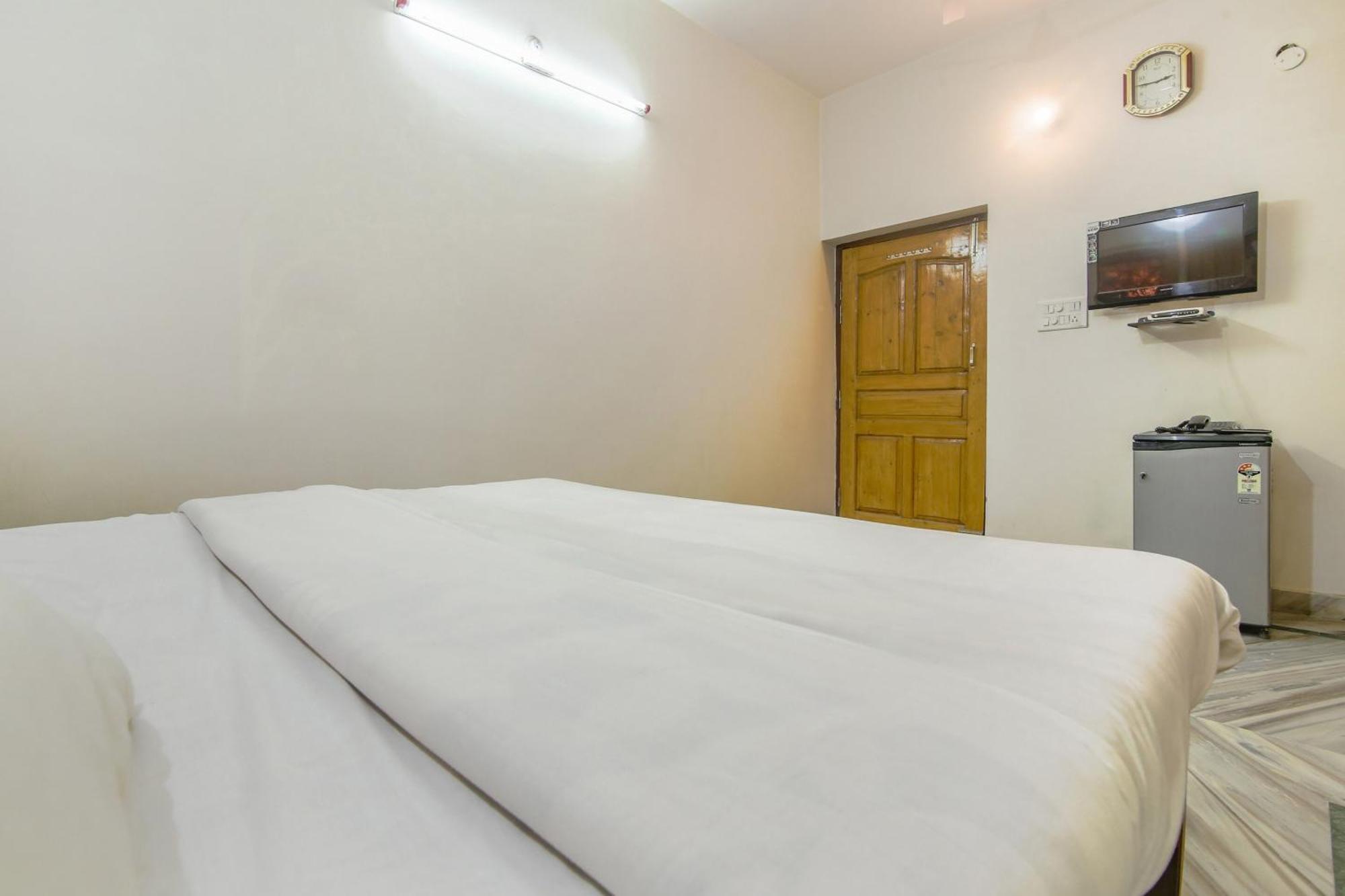 Capital O 81098 Hotel Royal Panjab Bijnaur Bagian luar foto