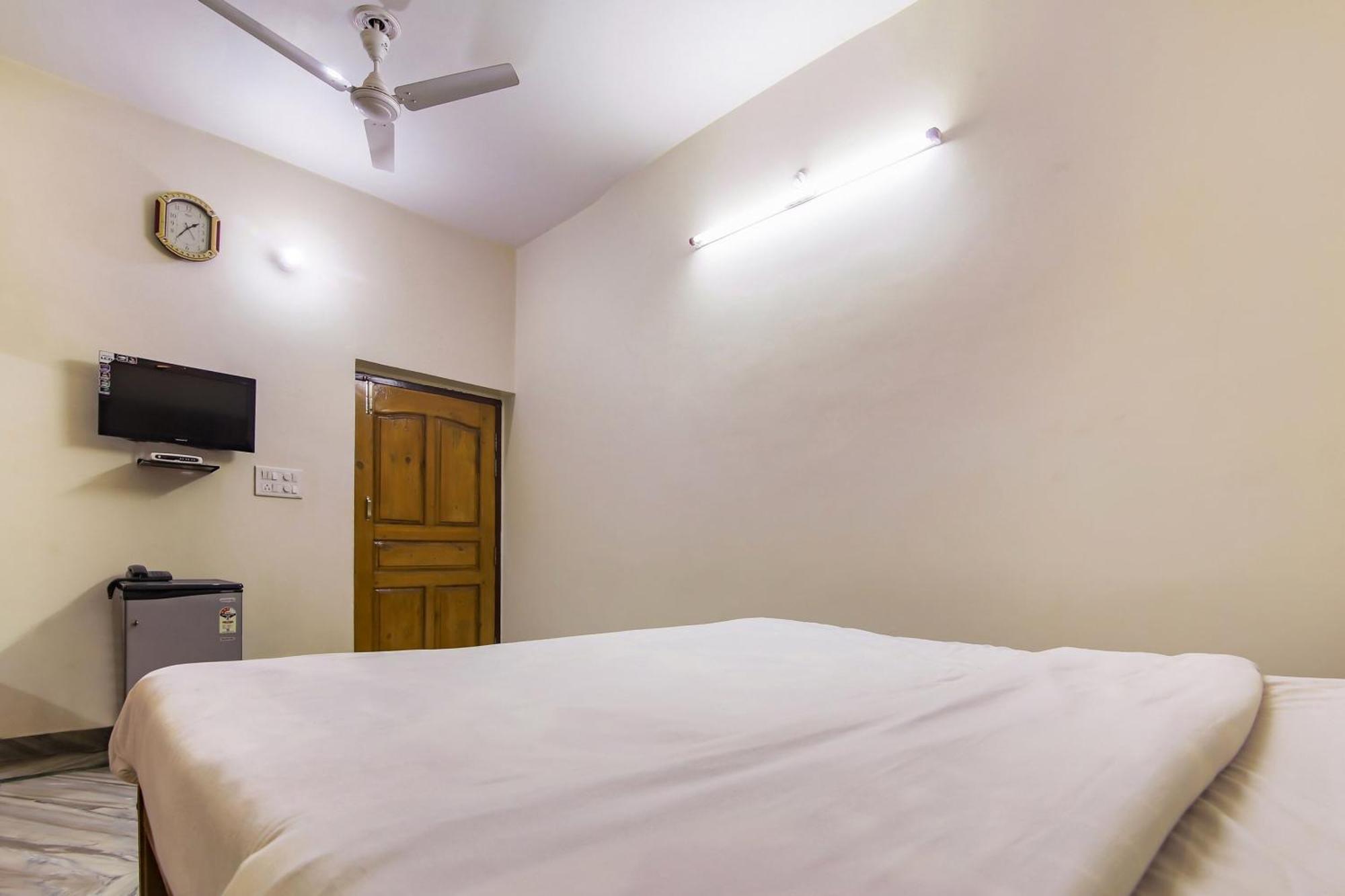 Capital O 81098 Hotel Royal Panjab Bijnaur Bagian luar foto