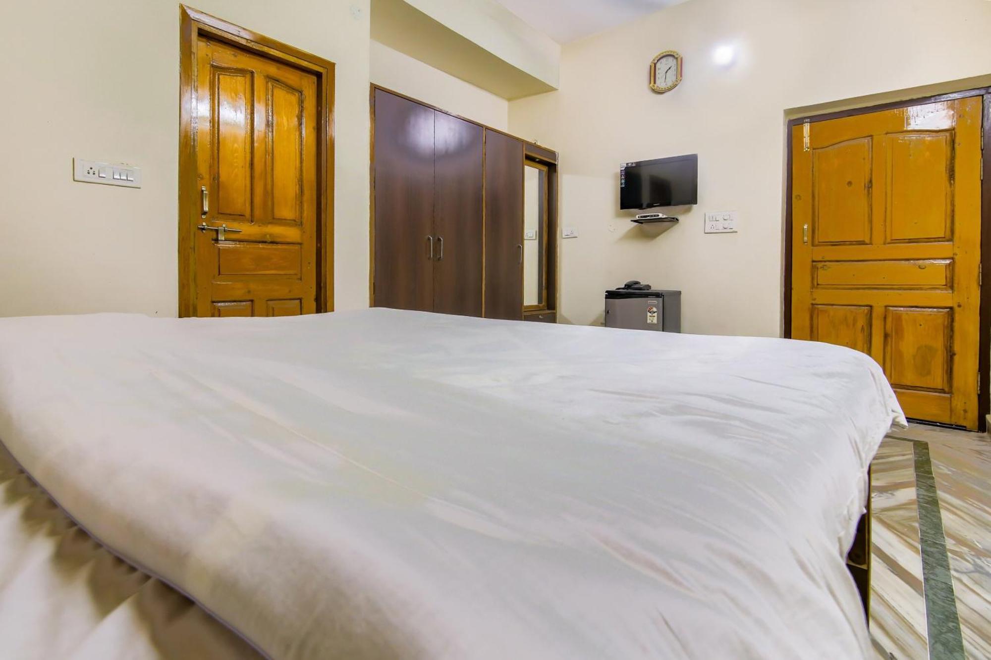 Capital O 81098 Hotel Royal Panjab Bijnaur Bagian luar foto