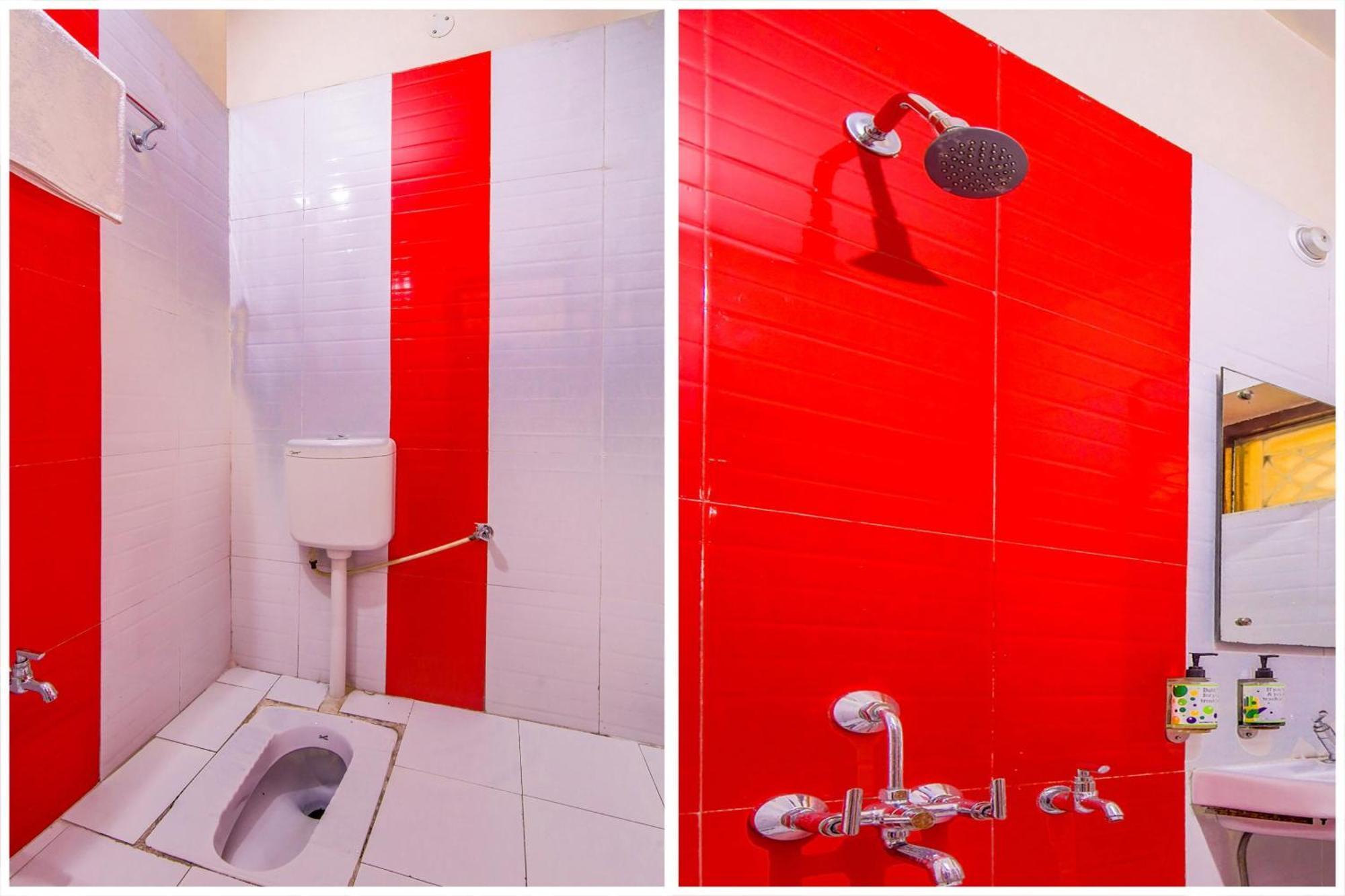 Capital O 81098 Hotel Royal Panjab Bijnaur Bagian luar foto