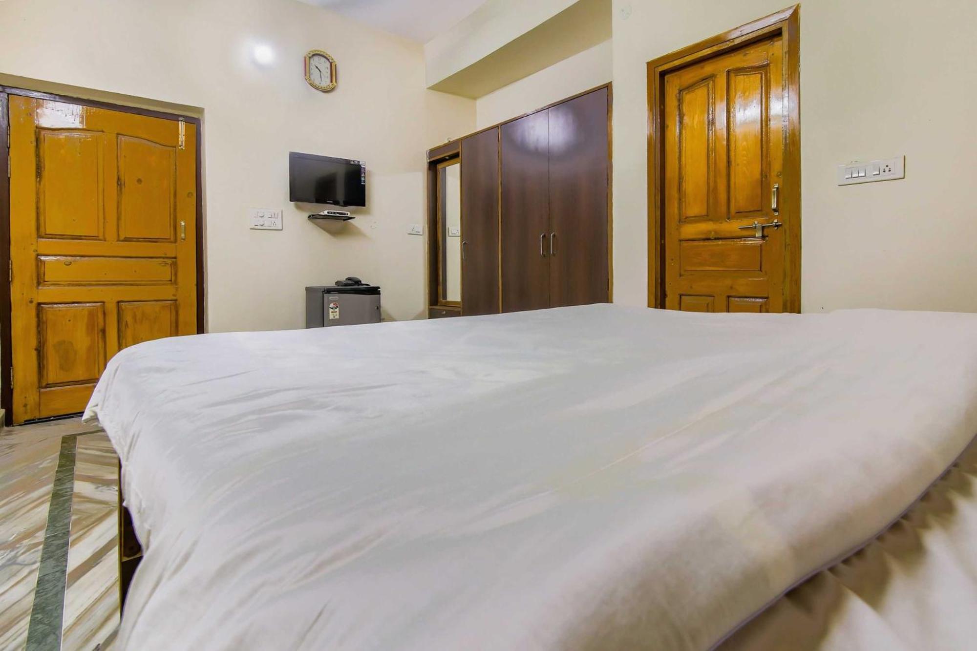 Capital O 81098 Hotel Royal Panjab Bijnaur Bagian luar foto