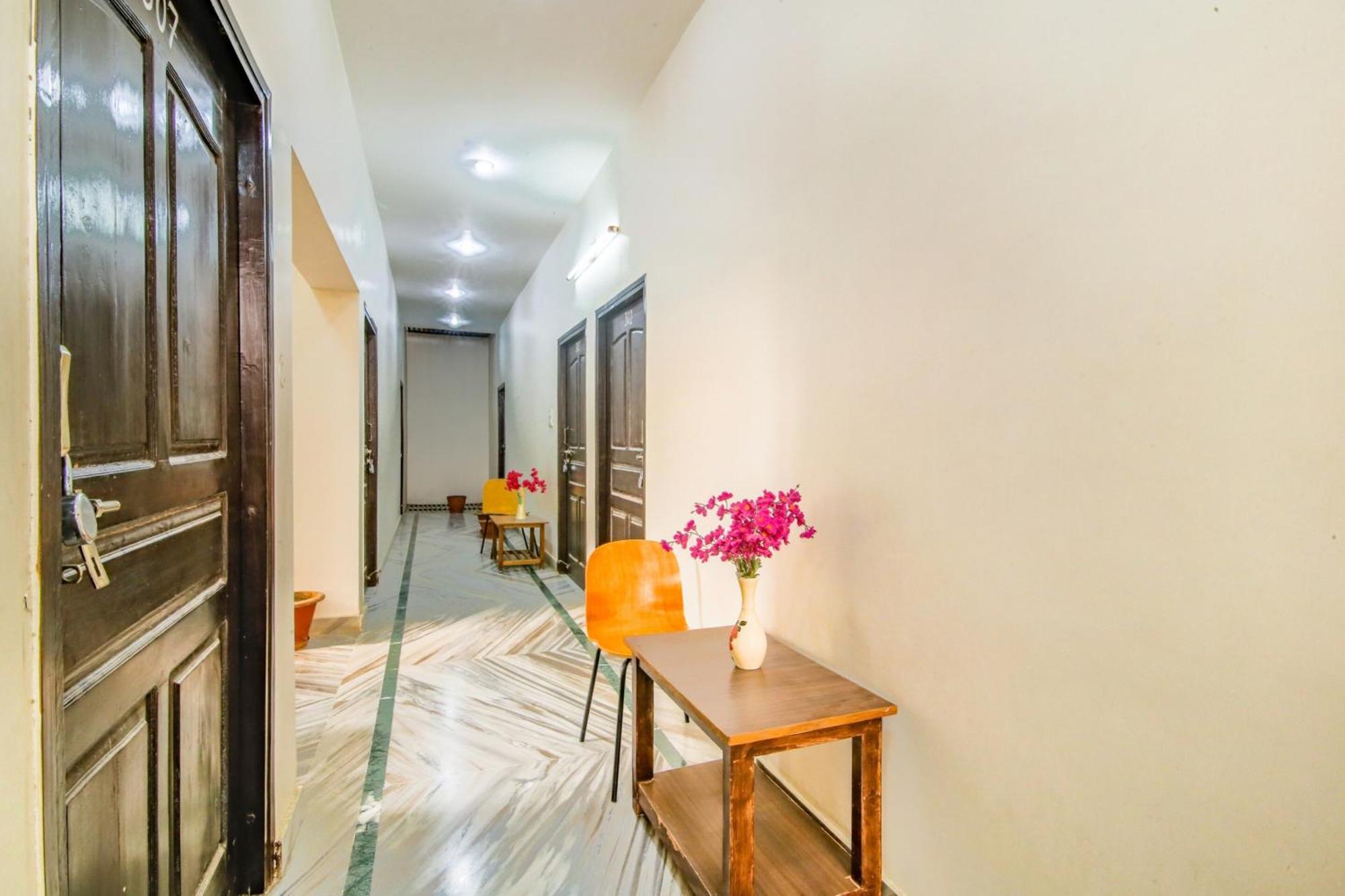 Capital O 81098 Hotel Royal Panjab Bijnaur Bagian luar foto