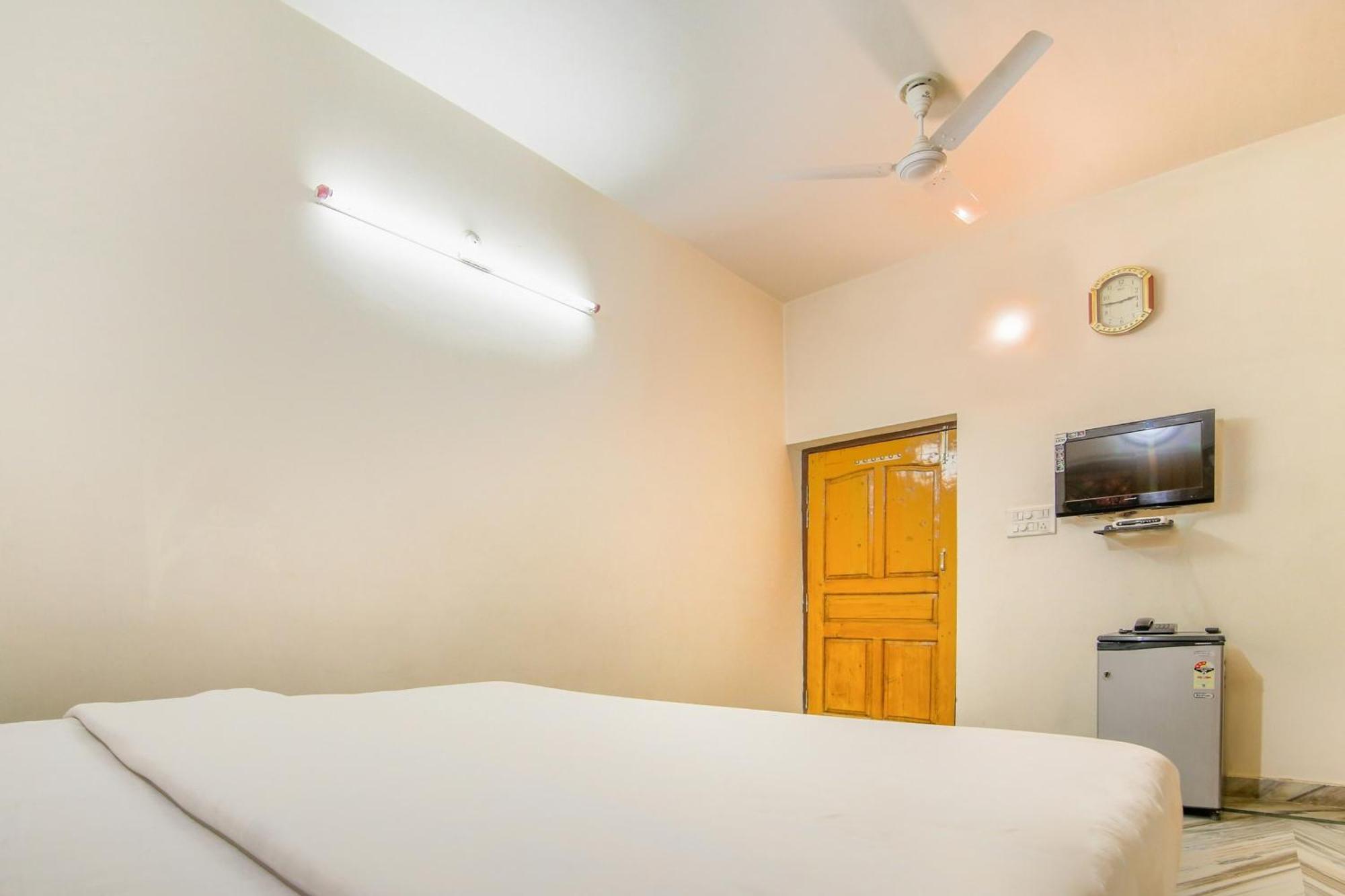 Capital O 81098 Hotel Royal Panjab Bijnaur Bagian luar foto