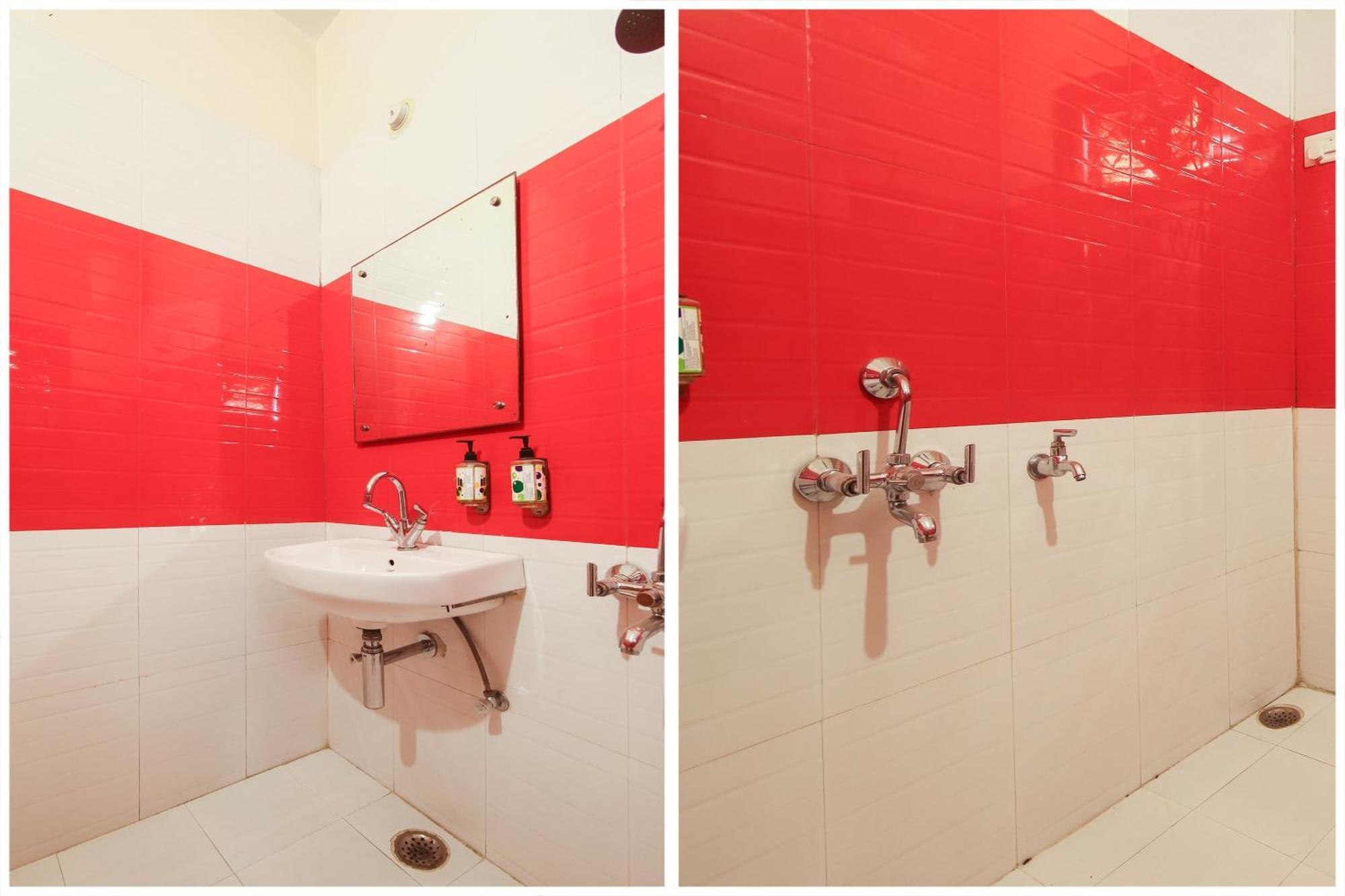 Capital O 81098 Hotel Royal Panjab Bijnaur Bagian luar foto
